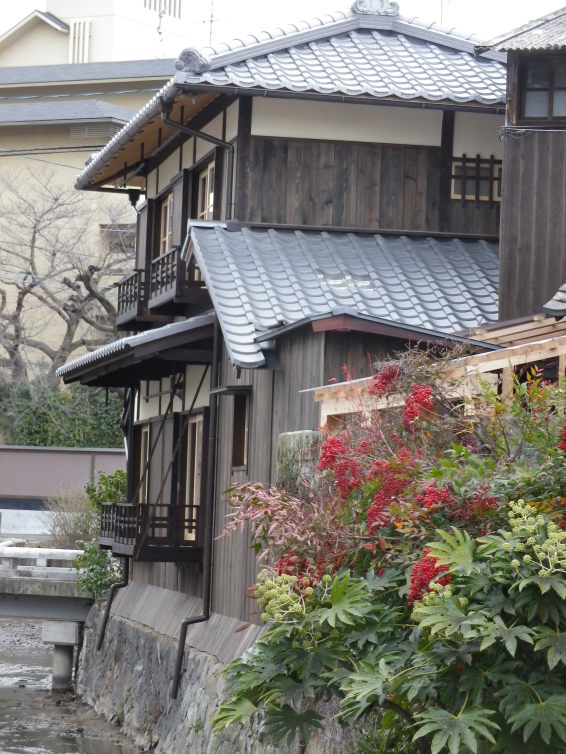 手前味噌ながら釜軒瓦の奇麗さは京都でも指折りだと思います。